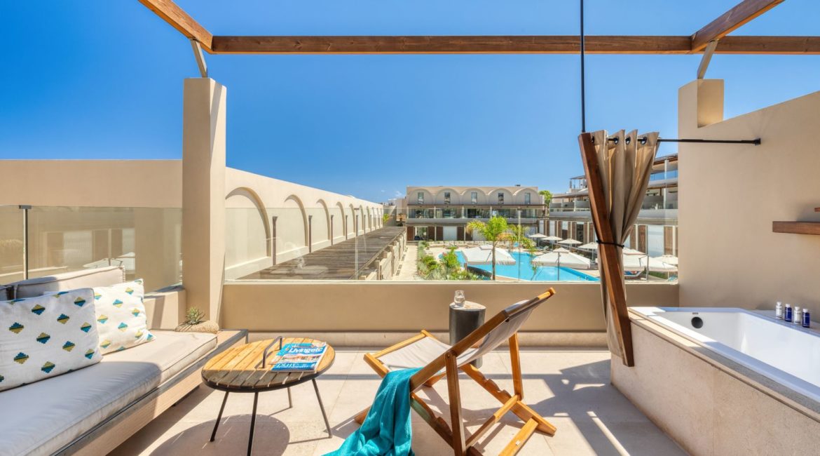 Wellness Loft Suite, Pool View with Outdoor Jacuzzi terrace