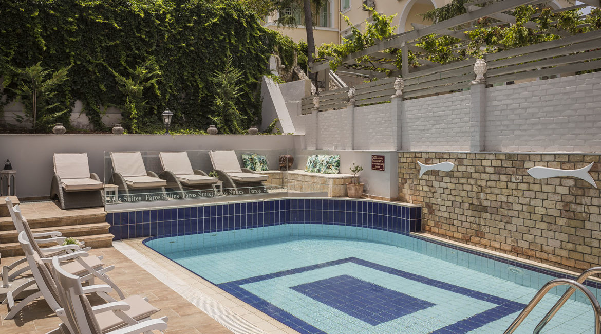 Faros Suites pool