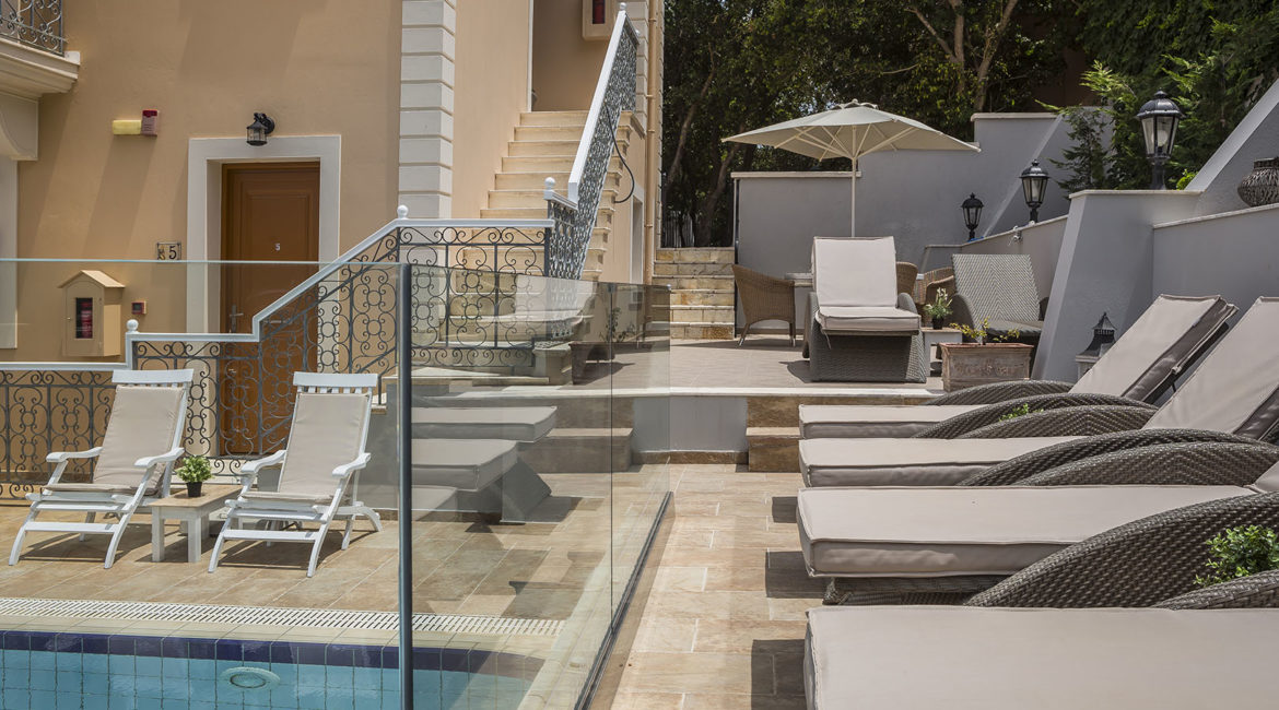 Faros Suites sunbeds