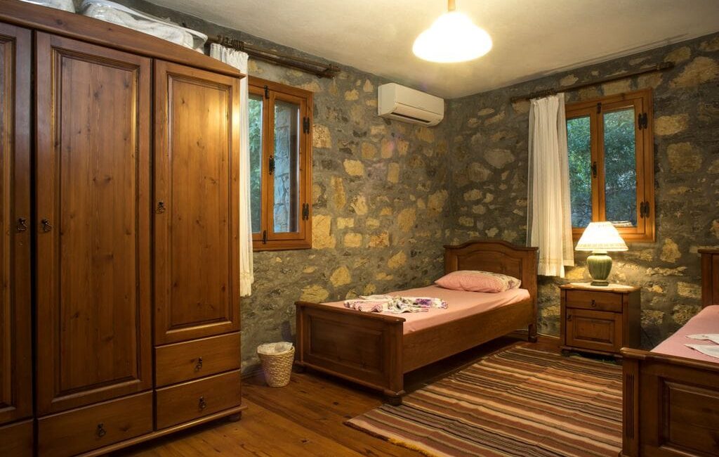 Chalet Vista twin bedroom