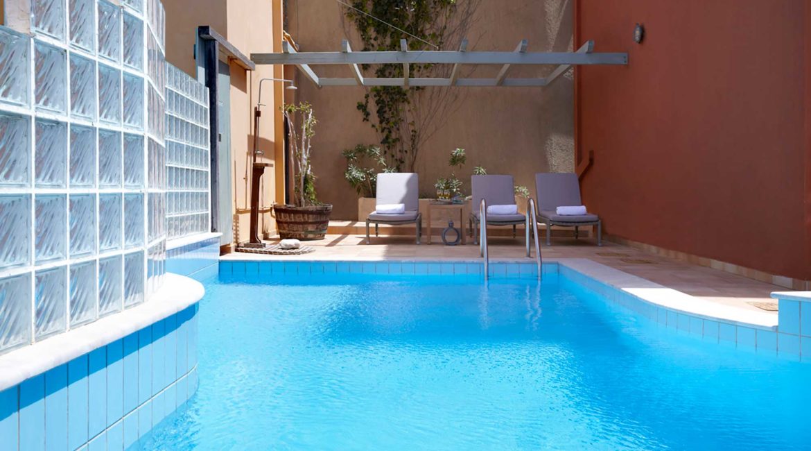 Villa Nikolis Braunis Horio pool