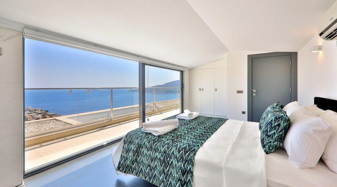 Villa Manila double bedroom balcony and sea views