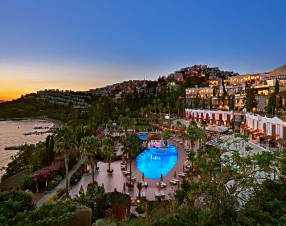 Sianji Swimming pool and hotel by night