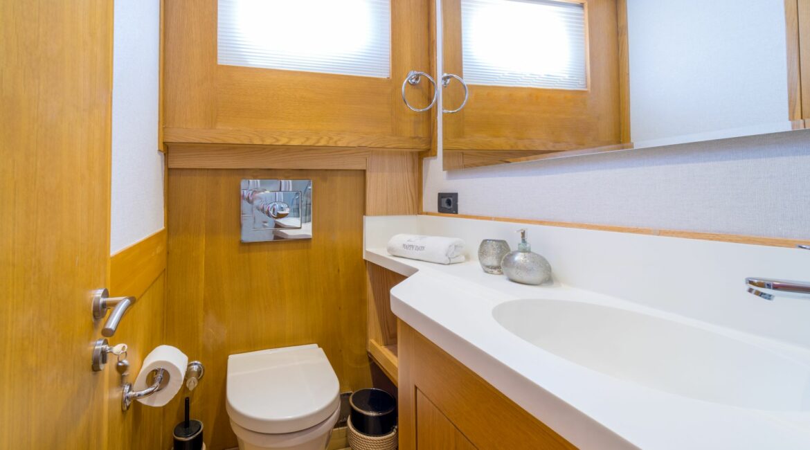 Happy Days - 2nd Twin Cabin Bathroom