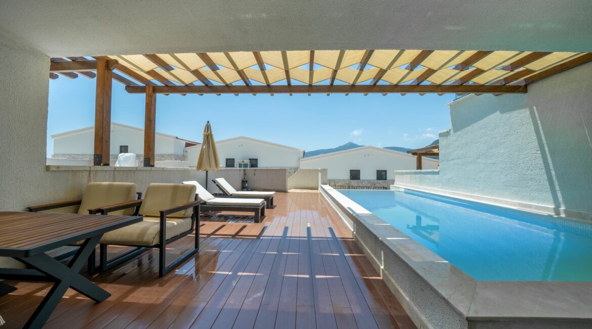 Senior Suite, Garden View with Private Pool 4