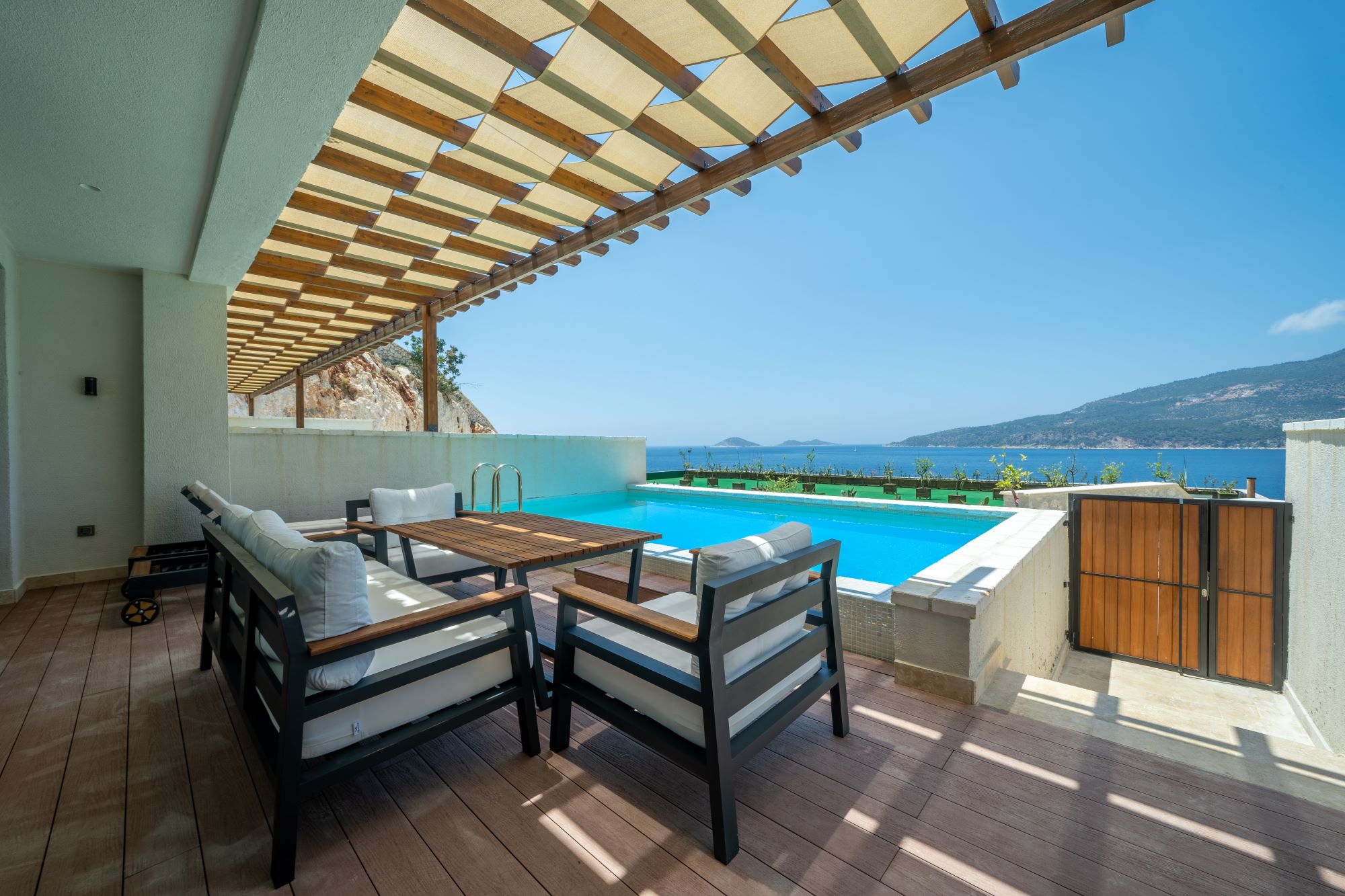 Junior Suite terrace and Pool