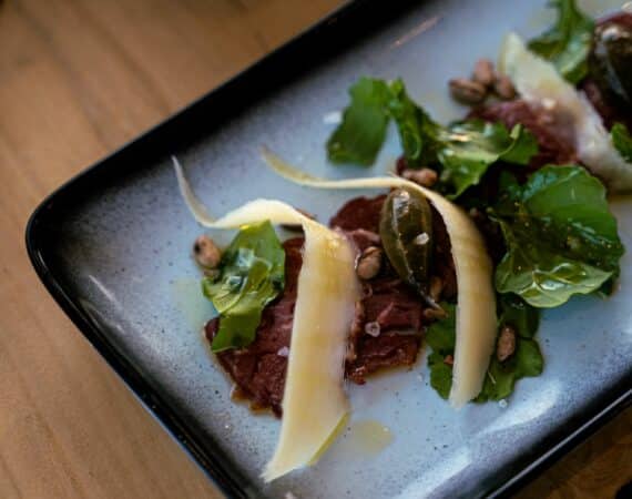 Lures elegant dining
