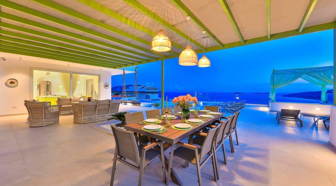 Villa Çalıkuşu alfresco dining area by night
