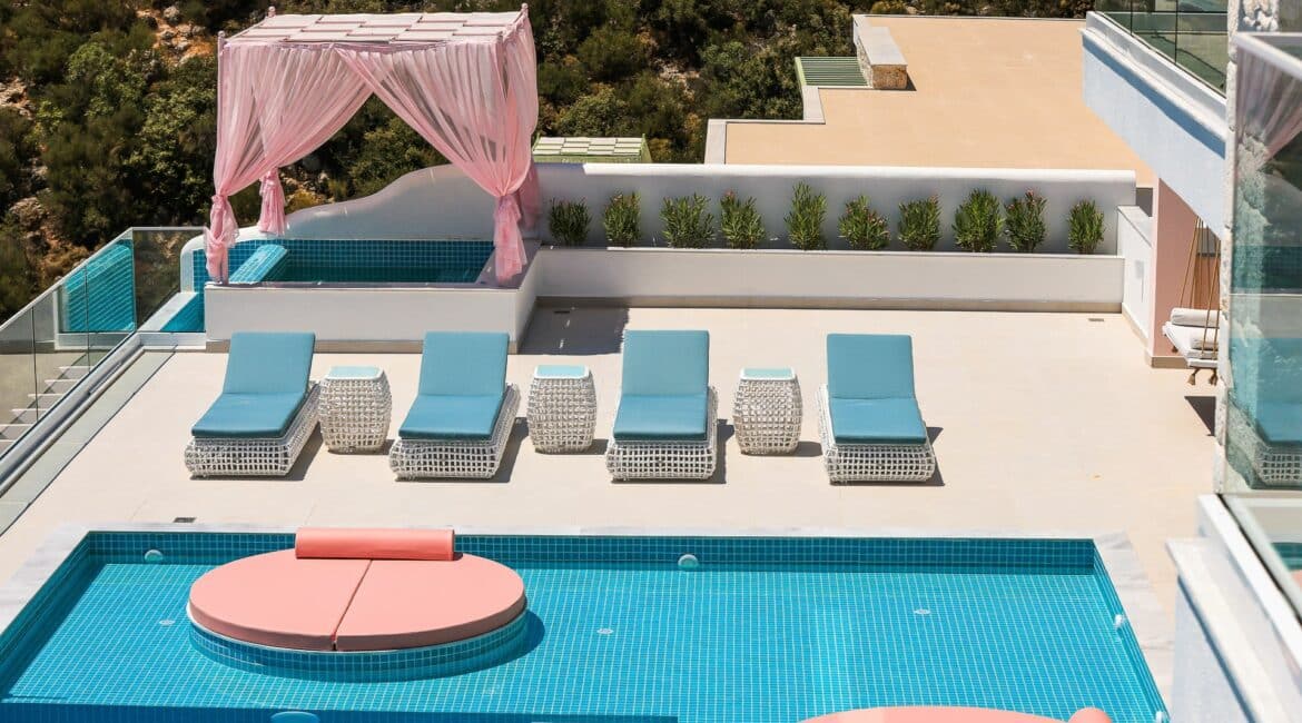 Villa Rosy swimming pool and surrounds
