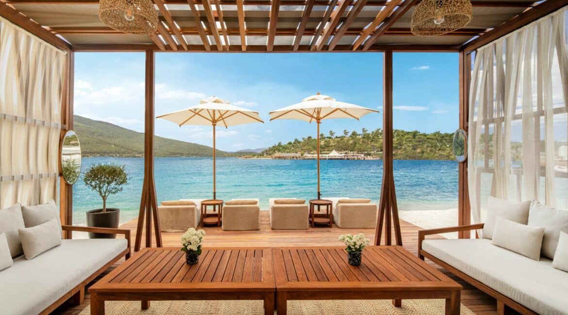 Lujo Hotel beach gorgeous cabana