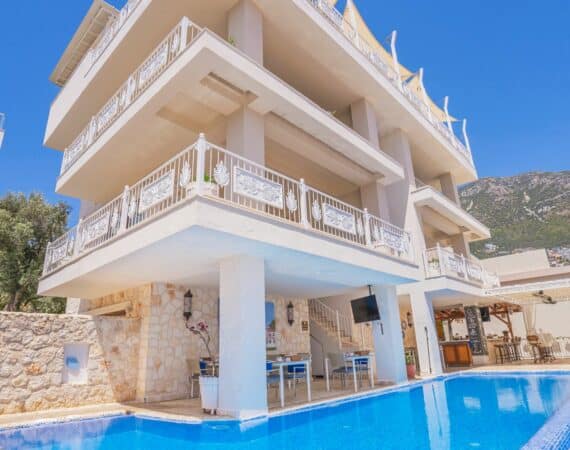 Oasis Hotel swimming pool