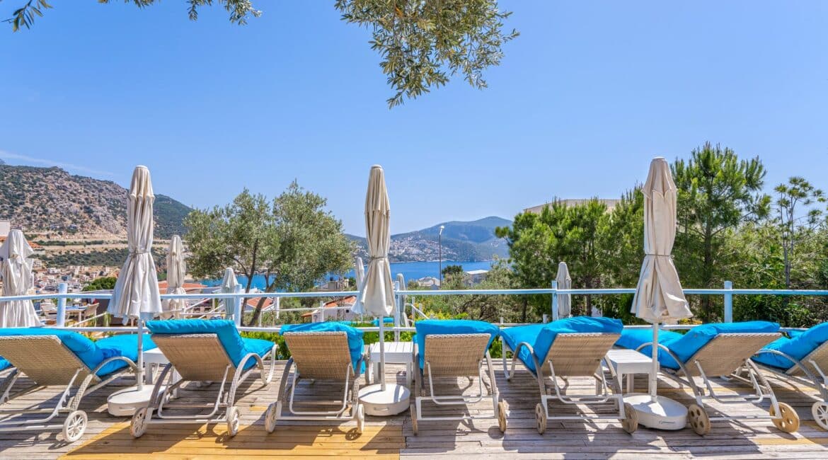 Oasis hotel furnished sun bathing decks