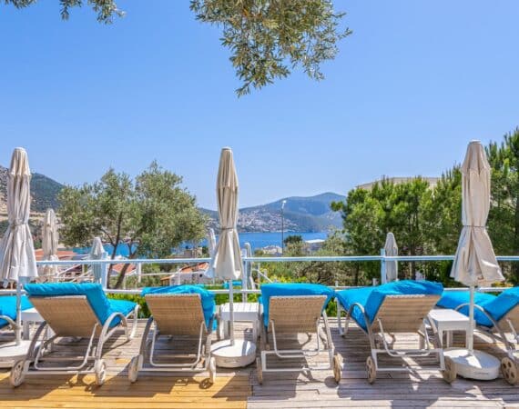 Oasis hotel furnished sun bathing decks