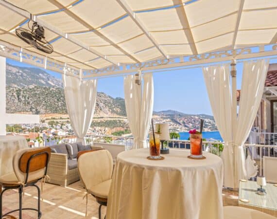 Oasis Hotel bar