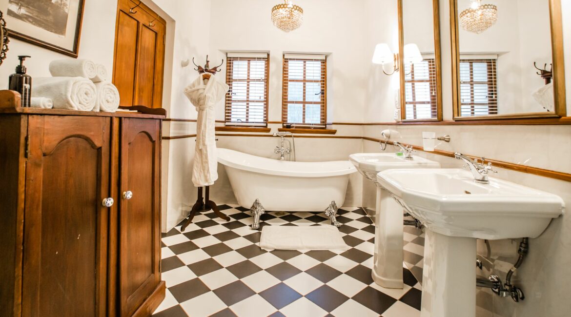 Thotalagala Suite Rev Walter Senior Large Bathroom