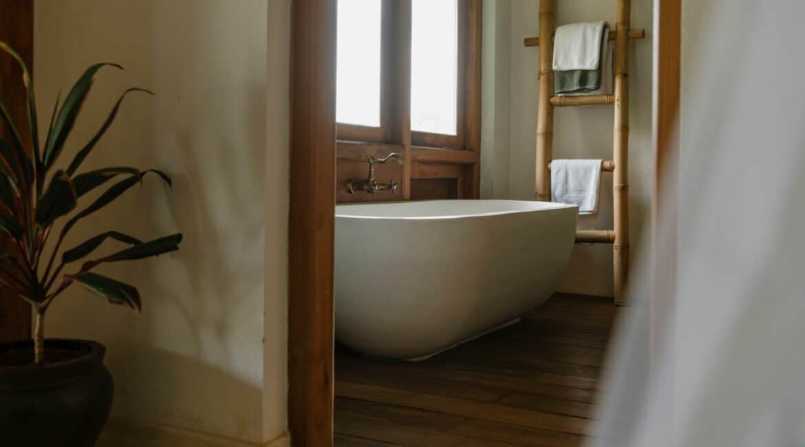 Tekanda Lodge Handcrafted baths in two lodge rooms