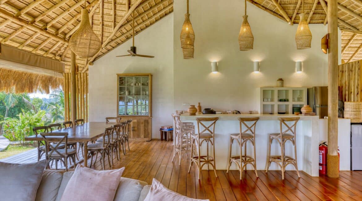 Tekanda Lodge Bar and Dining area
