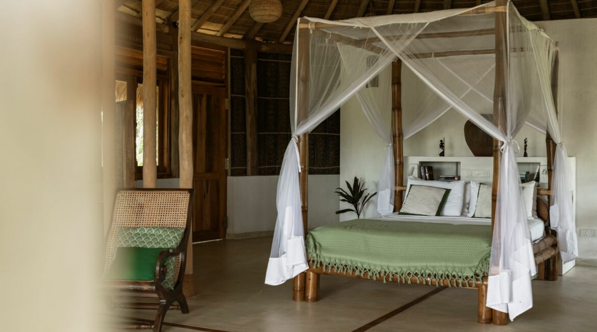 Tekanda Lodge Cabana Kumbura's handmade four poster bed