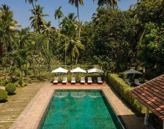 Uga Riva Negombo swimming pool