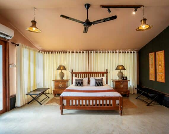 Leopard Trails Plunge Pool Suites deluxe bed