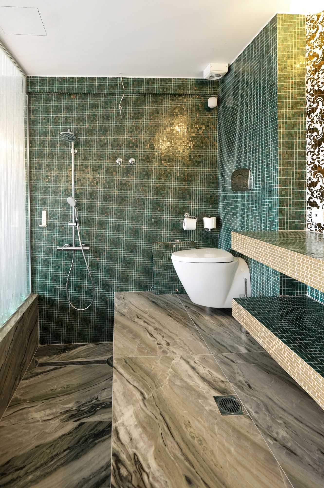 Irida Boutique Hotel Pebbles Superior Suite large bedroom shower and wc