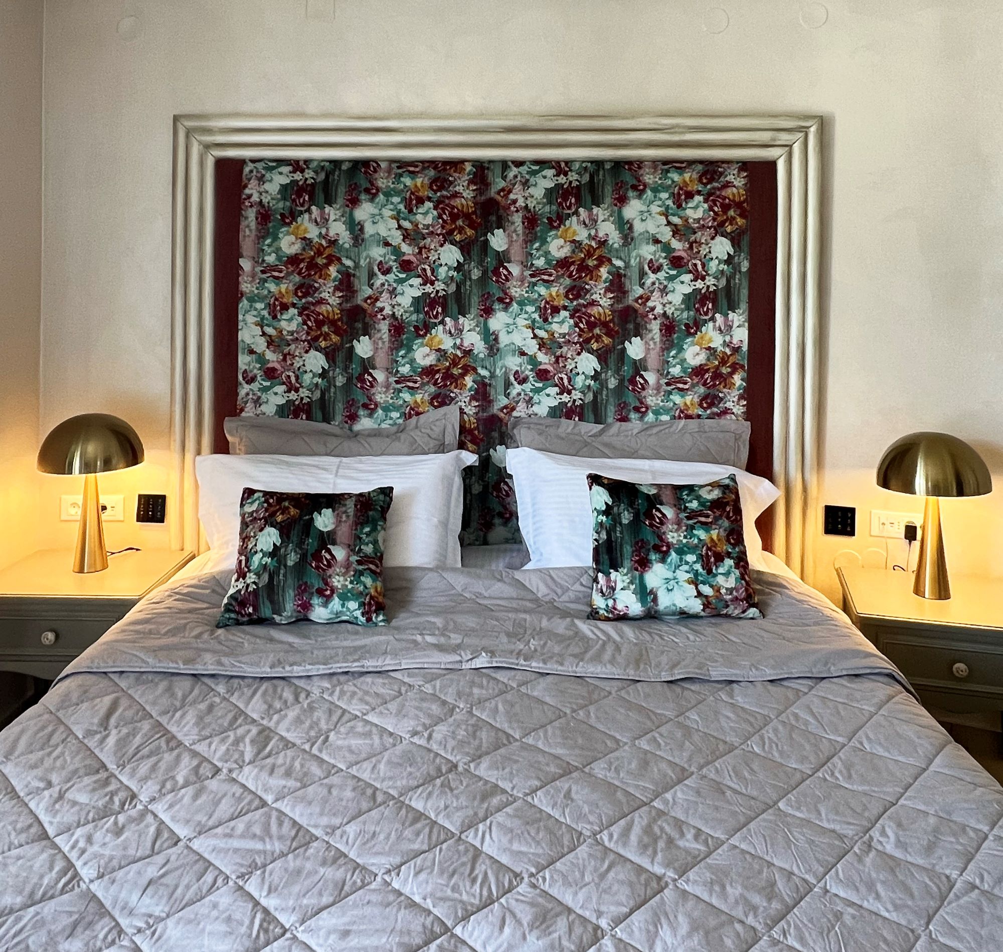 Irida Boutique Hotel Superior Suite Flower bedroom