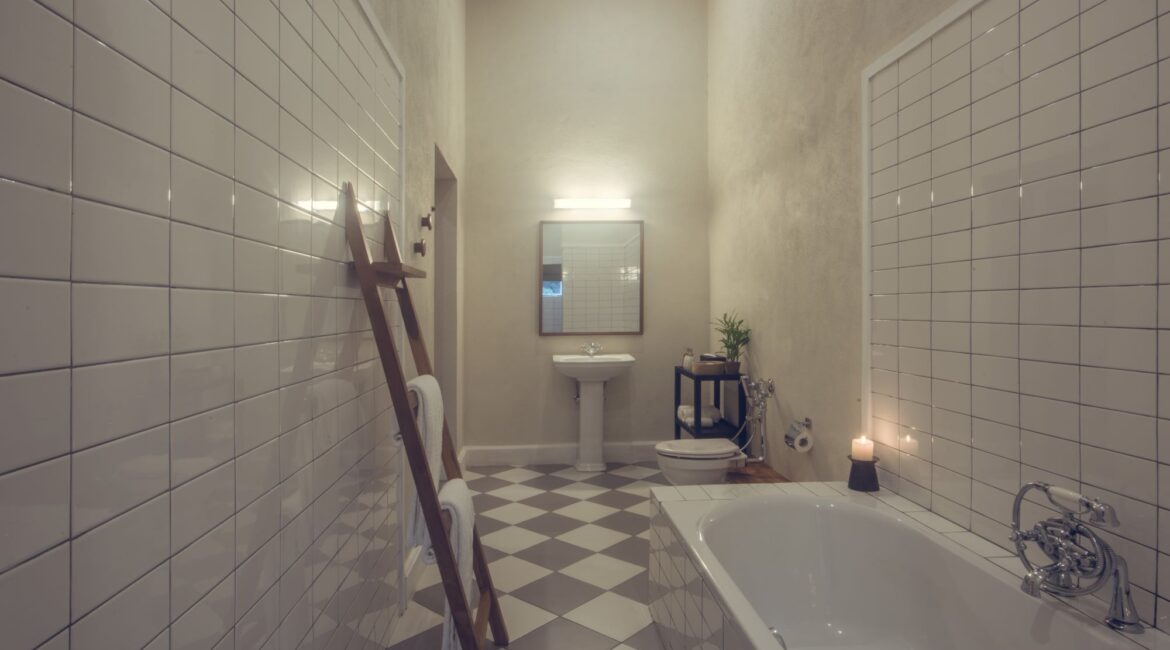 Nine Skies Hali Ela Demodera Bedroom spacious modern en suite bathroom