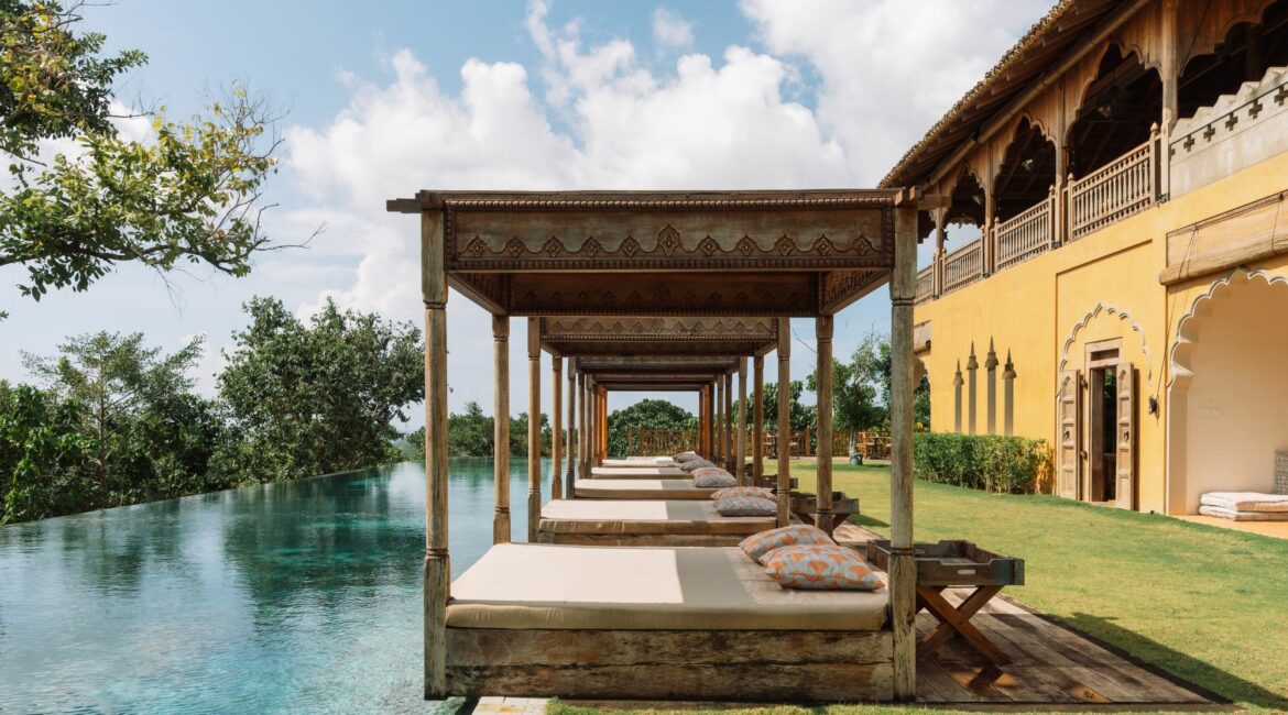 Malbar Hill Sri Lanka gorgeous manicred grounds with swimming pools and cabanas