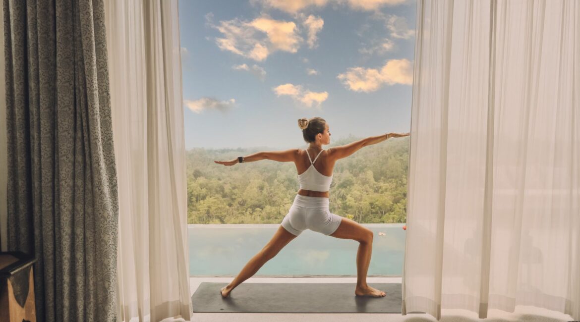 Malbar Hill Sri Lanka yoga poolside