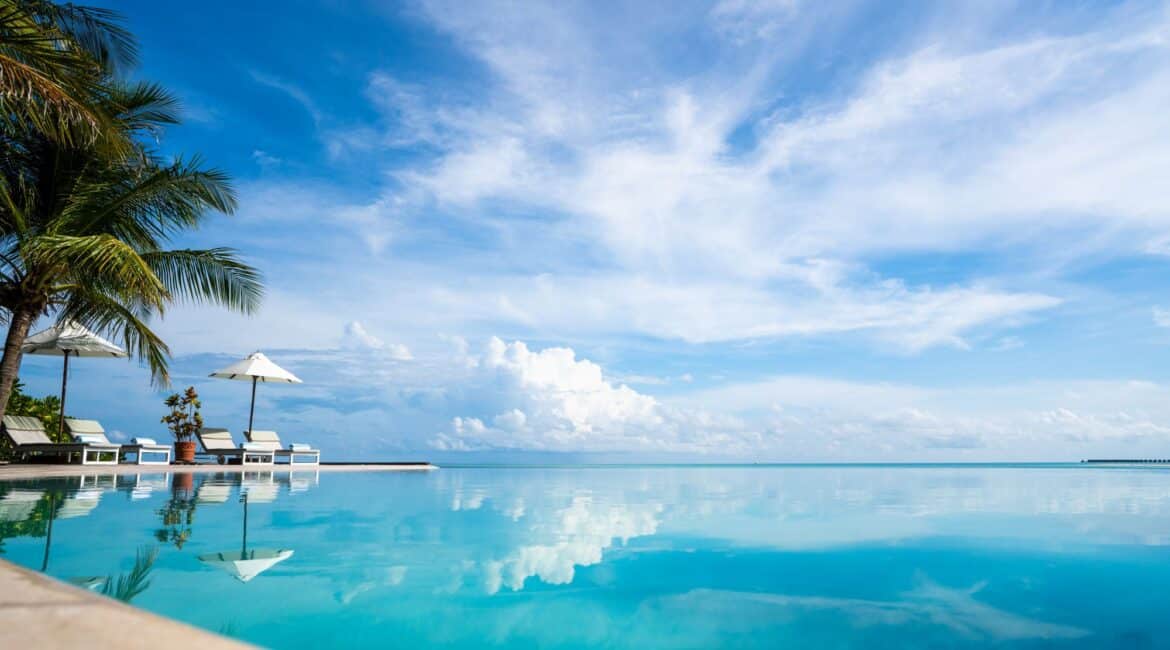 Komandoo Island Resort & Spa stunning swimming pool and glroious blue cloudy skies