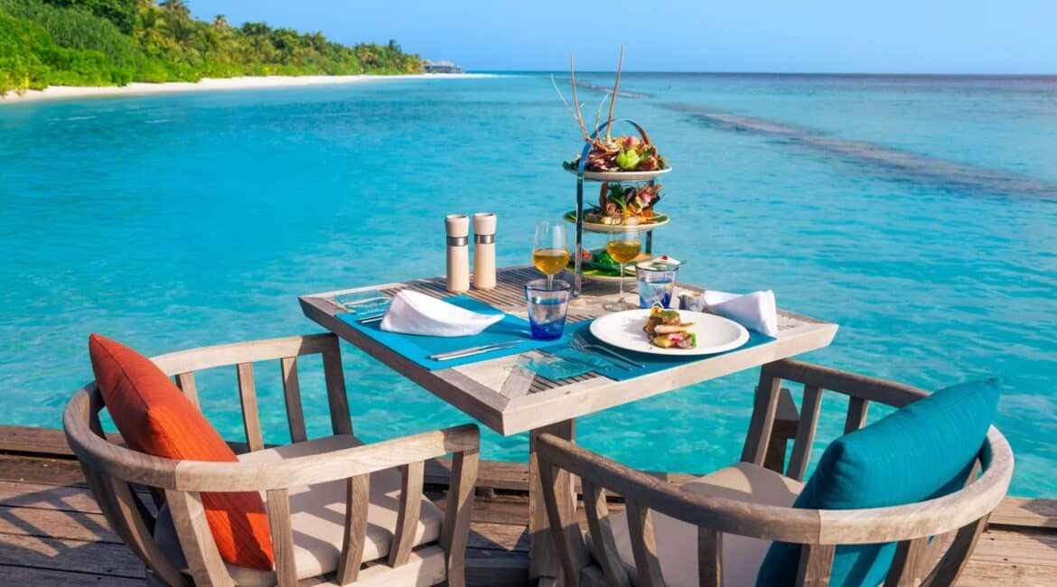 Komandoo Island Resort & Spa Aqua Restaurant by day glroious turquoise sea and stunning sea views
