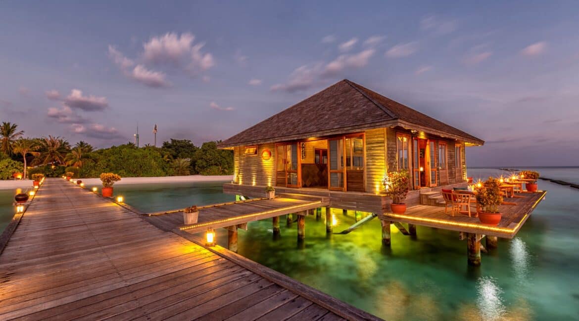 Komandoo Island Resort & Spa Aqua Restaurant by night overlooking the Indian Ocean