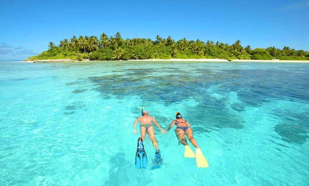 Makunudu Island Maldives couples snorkelling experience