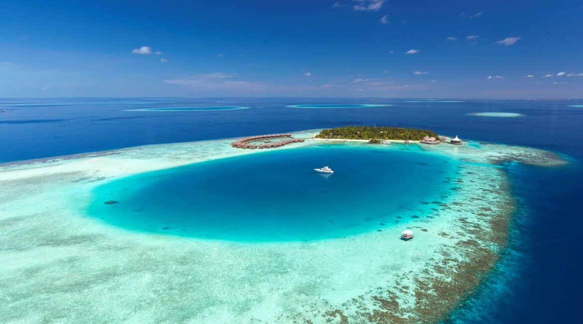 Baros aerial footage of the stunning scenery Maldives