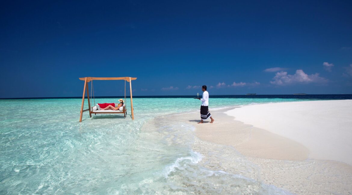 Baros Maldives_Sandbank swing experience