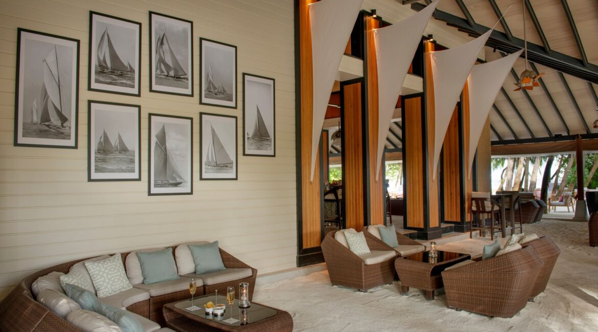 Sails bar