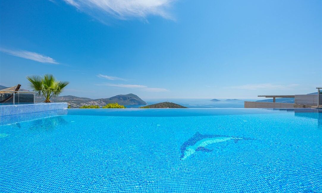 Villa Kayra in Kalkan infinity pool gazing out to sea