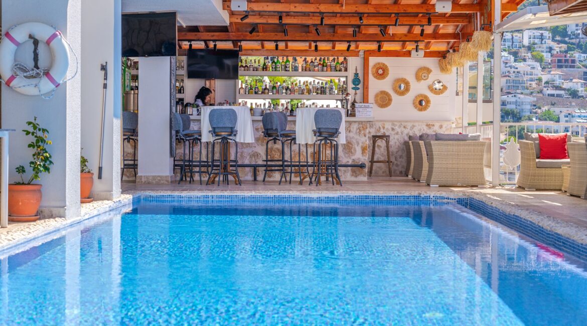 Oasis Hotel Kalkan bar and swimming pool