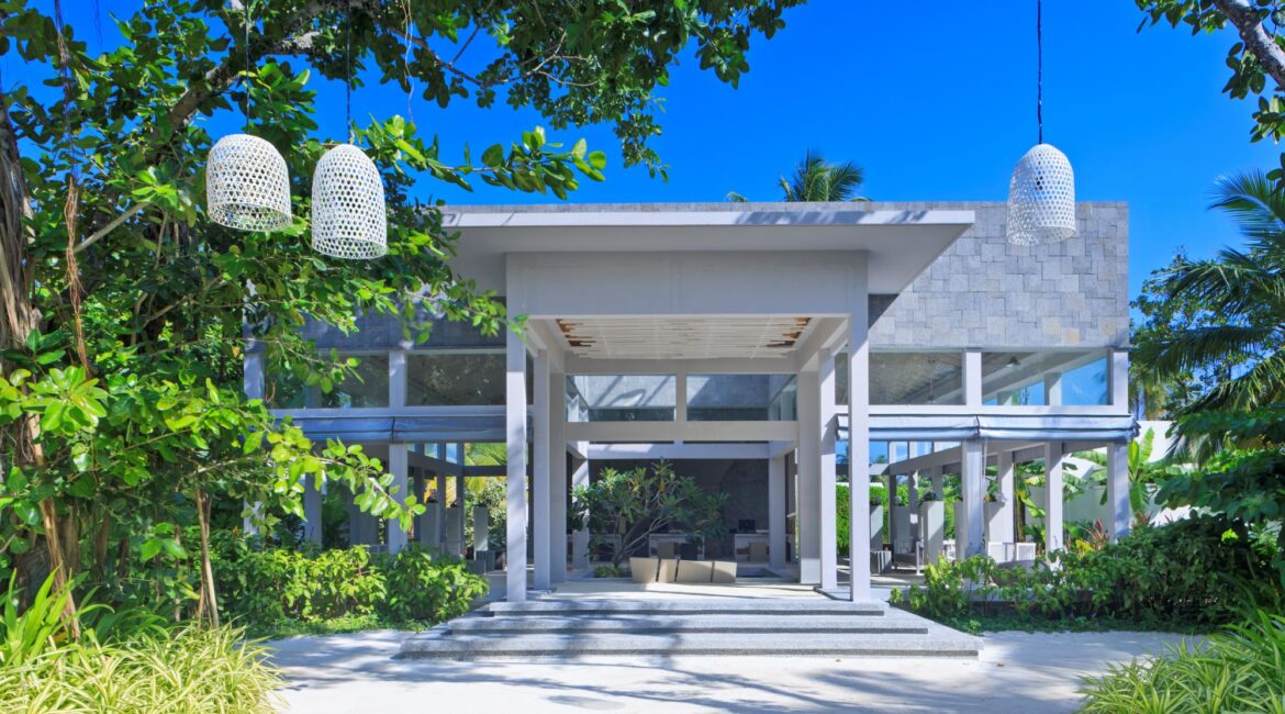 Dhigali Maldives hotel entrance