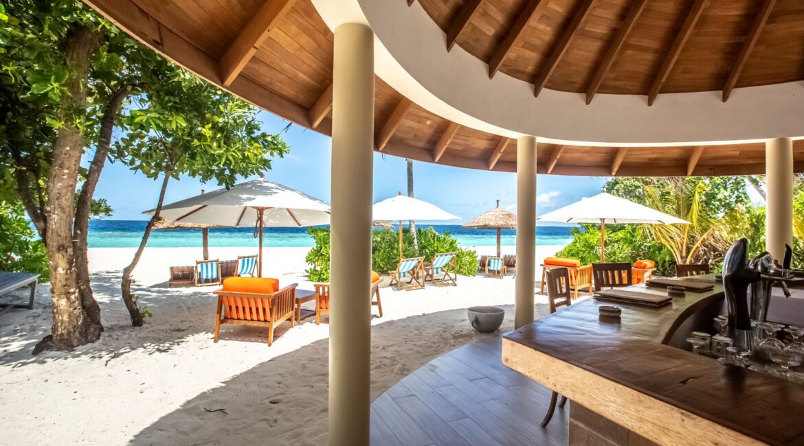Reethi Faru Resort Thari Bar on the powder soft sand in the Maldives