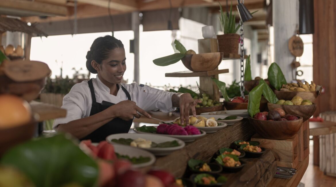 Six Senses Laamu Longitude - breakfast chef cutting fruit Maldives