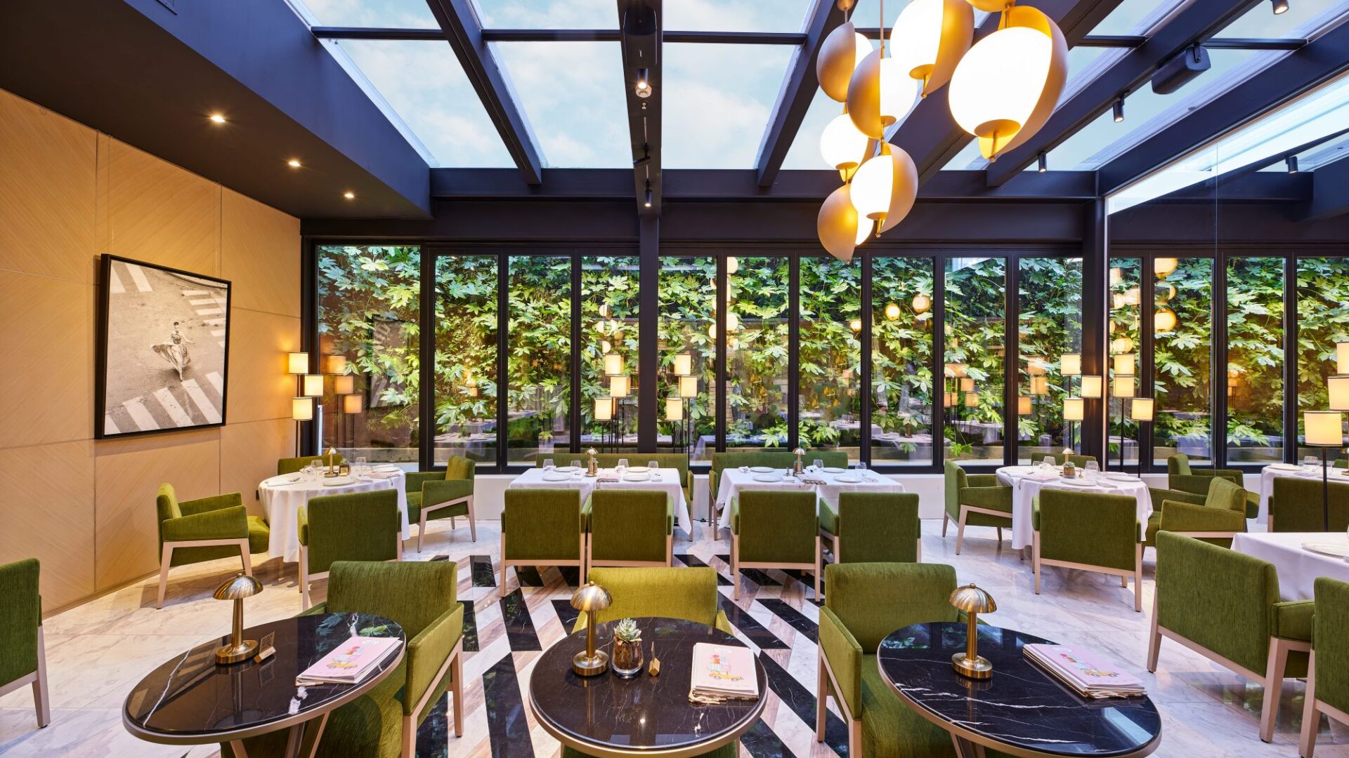 Contemporary dining space at Vakko L’Atelier, Vakko Hotel & Residence Nisantasi.