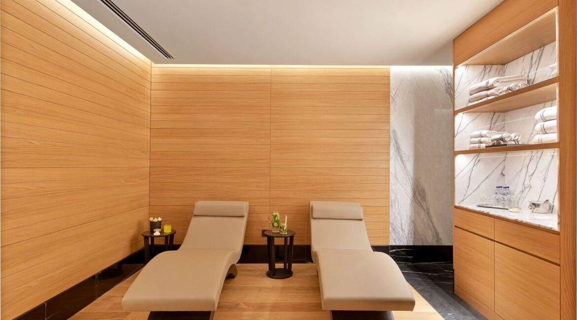 Relaxation lounge with heated loungers at Sanitas Spa in Vakko Hotel & Residence Nisantasi.
