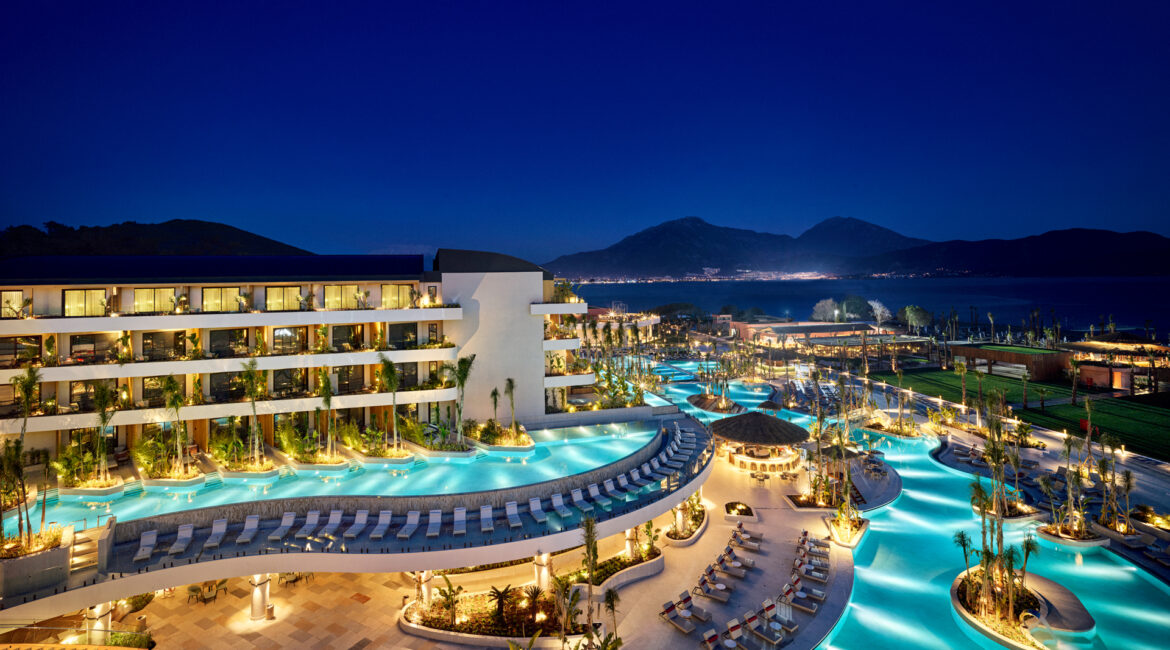 Drone footgae by night Cape Arnna XO swimming pool