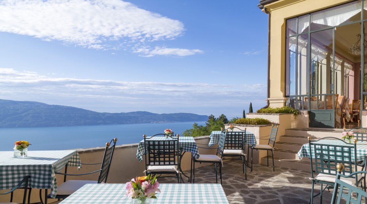 Elegant alfresco dining room at Villa Sostaga boutique hotel