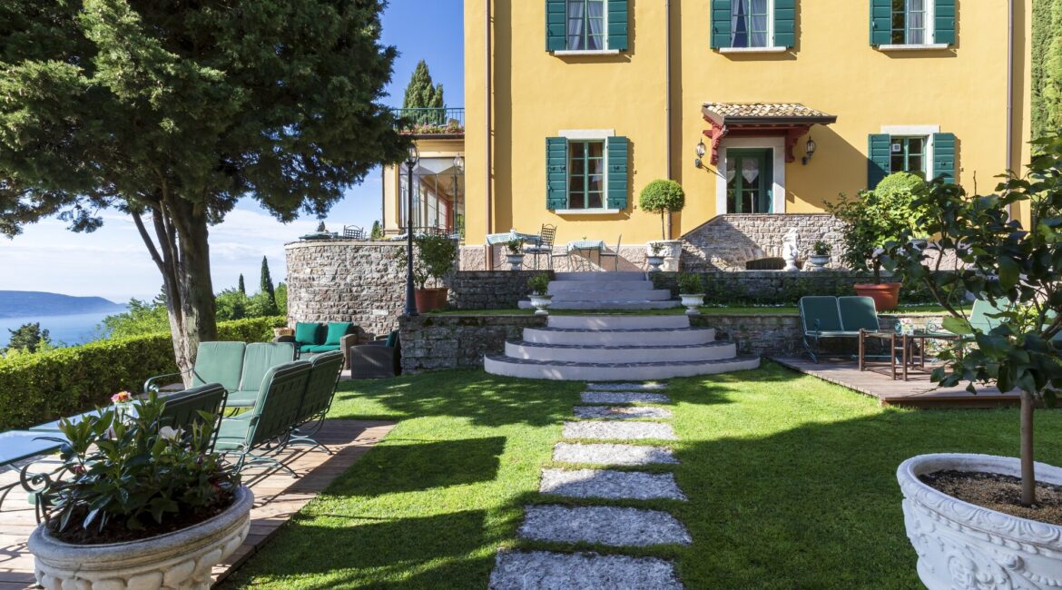 Front garden entrance of Villa Sostaga boutique hotel above Lake Garda
