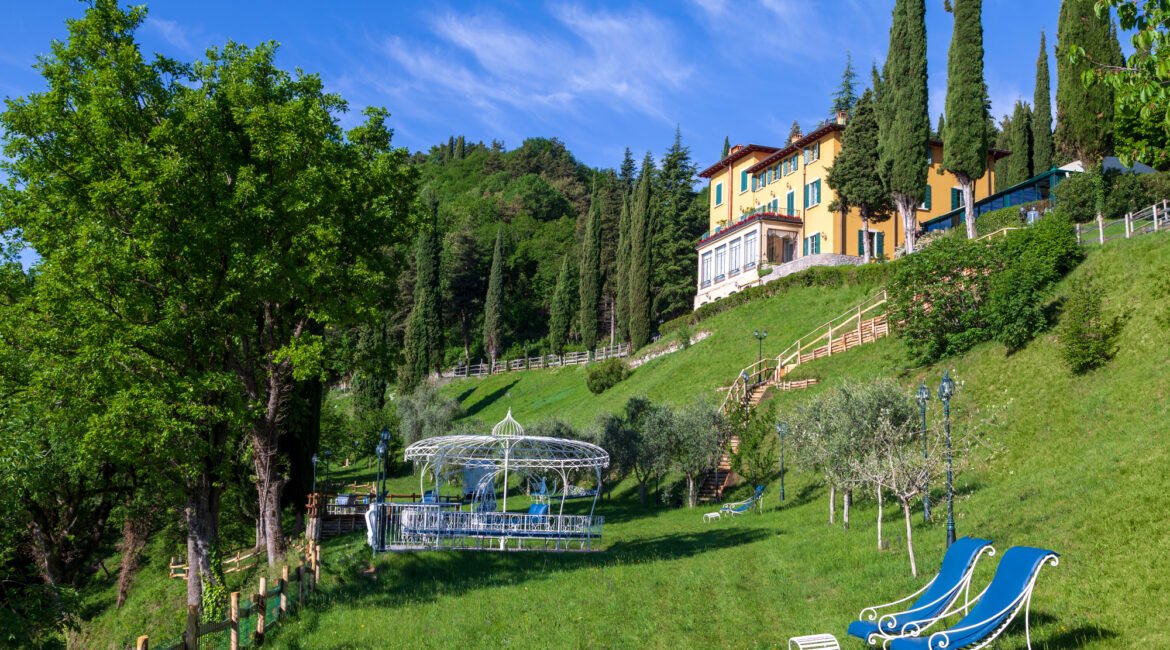 Villa Sostaga gardens with panoramic lake views above Gargnano