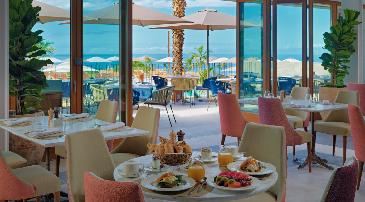 Breakfast setting Atlántico restaurant Gran Hotel Taoro Tenerife