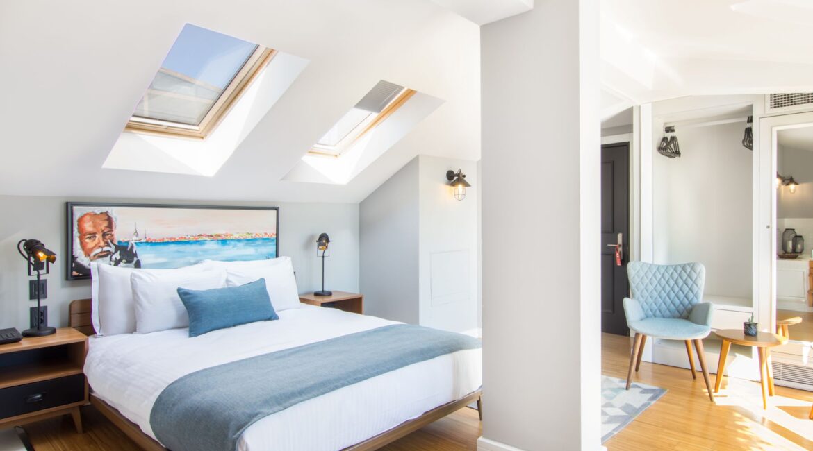 Penthouse suite at Hotel Poem, Sultanahmet, Istanbul, with vaulted ceiling, king-size bed and natural light
