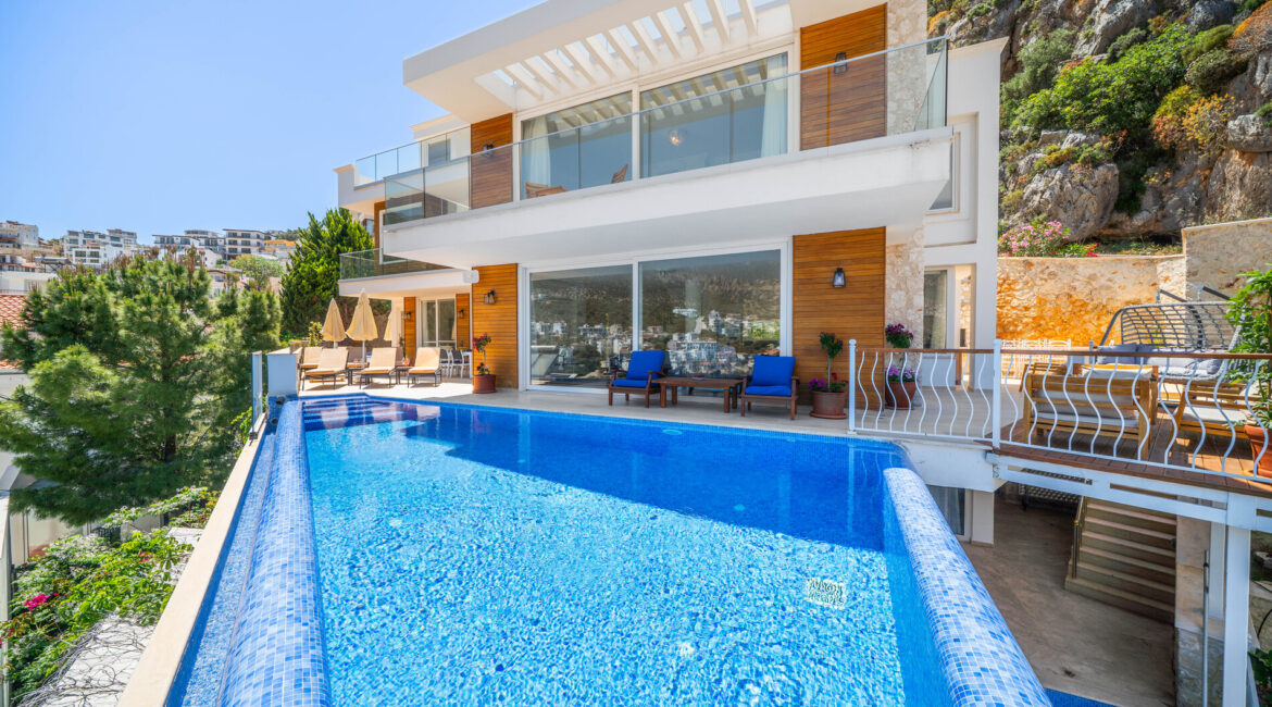 Infinity pool at Villa Cennet Koy Kalkan with panoramic sea views and modern architecture